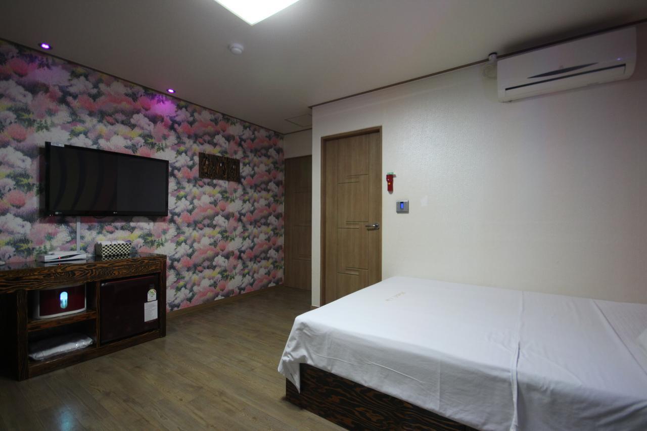 Hotel Lie Geoje Bagian luar foto