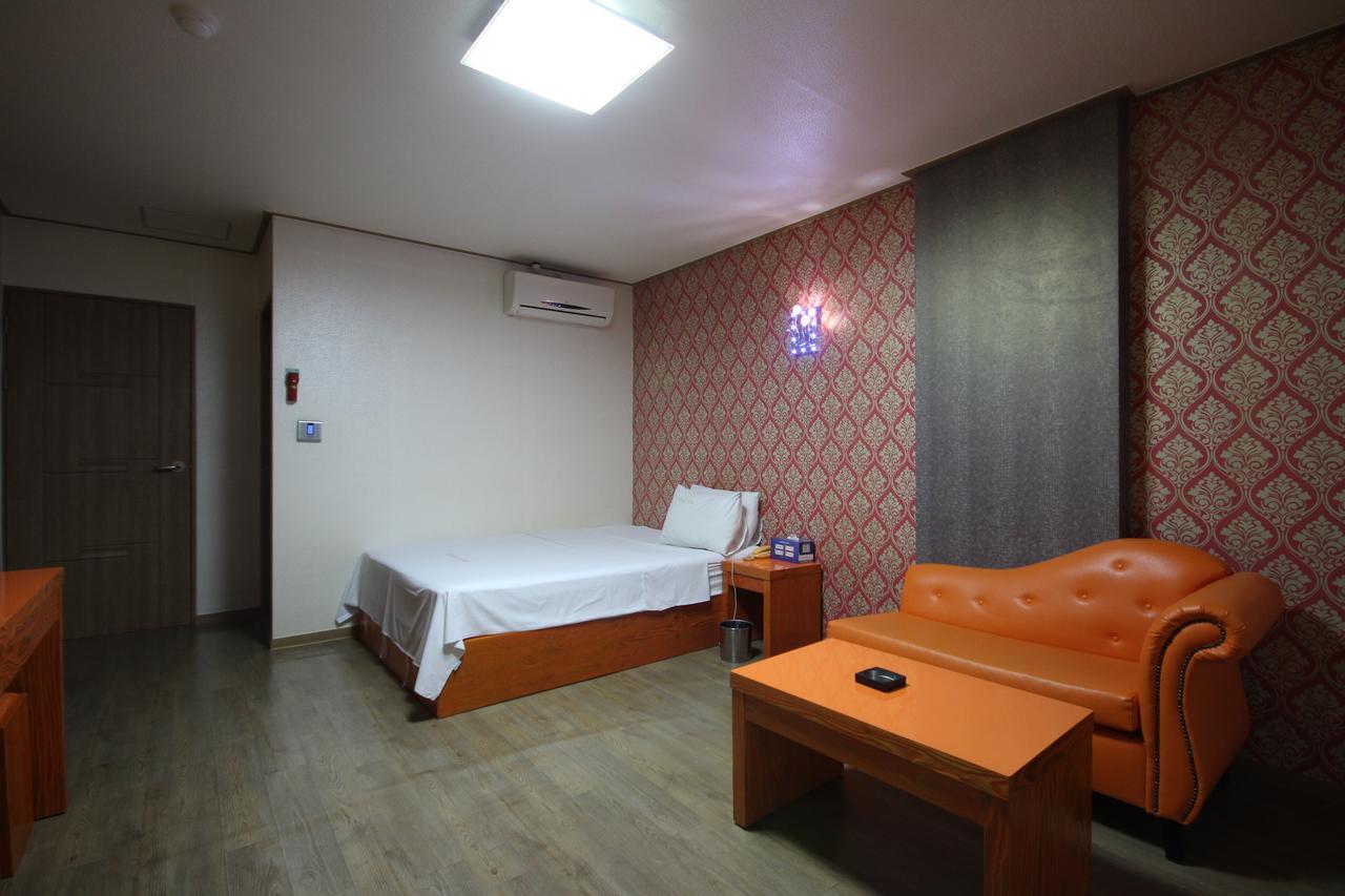Hotel Lie Geoje Bagian luar foto
