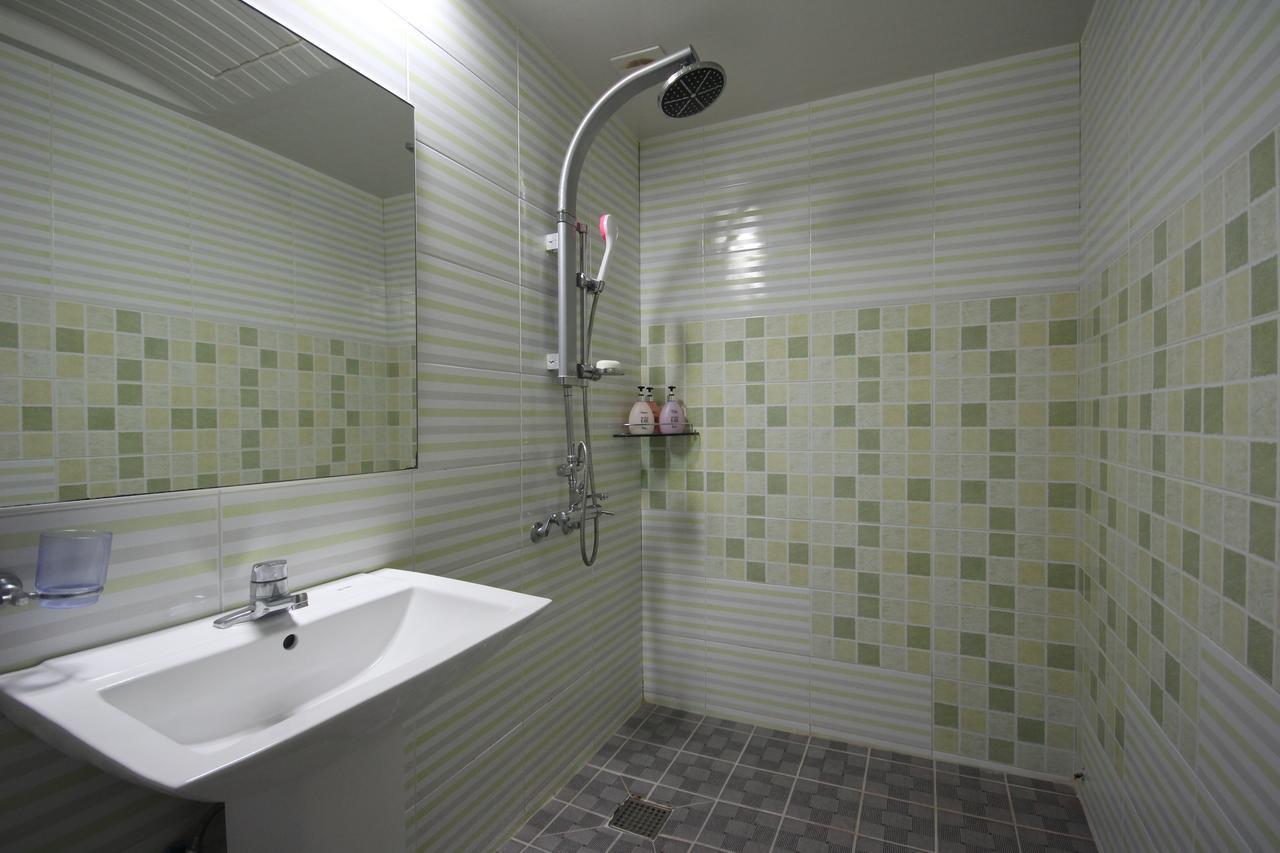 Hotel Lie Geoje Bagian luar foto