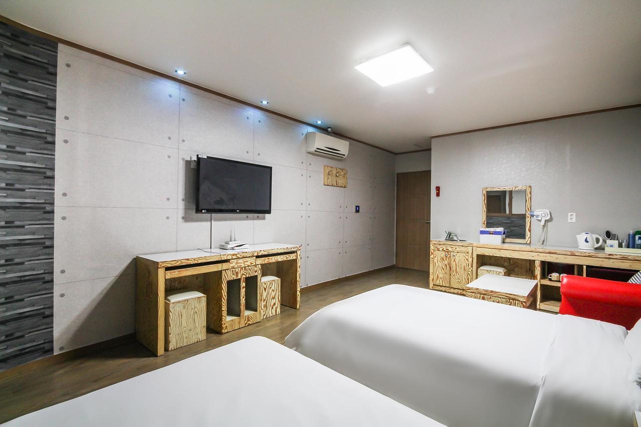 Hotel Lie Geoje Bagian luar foto
