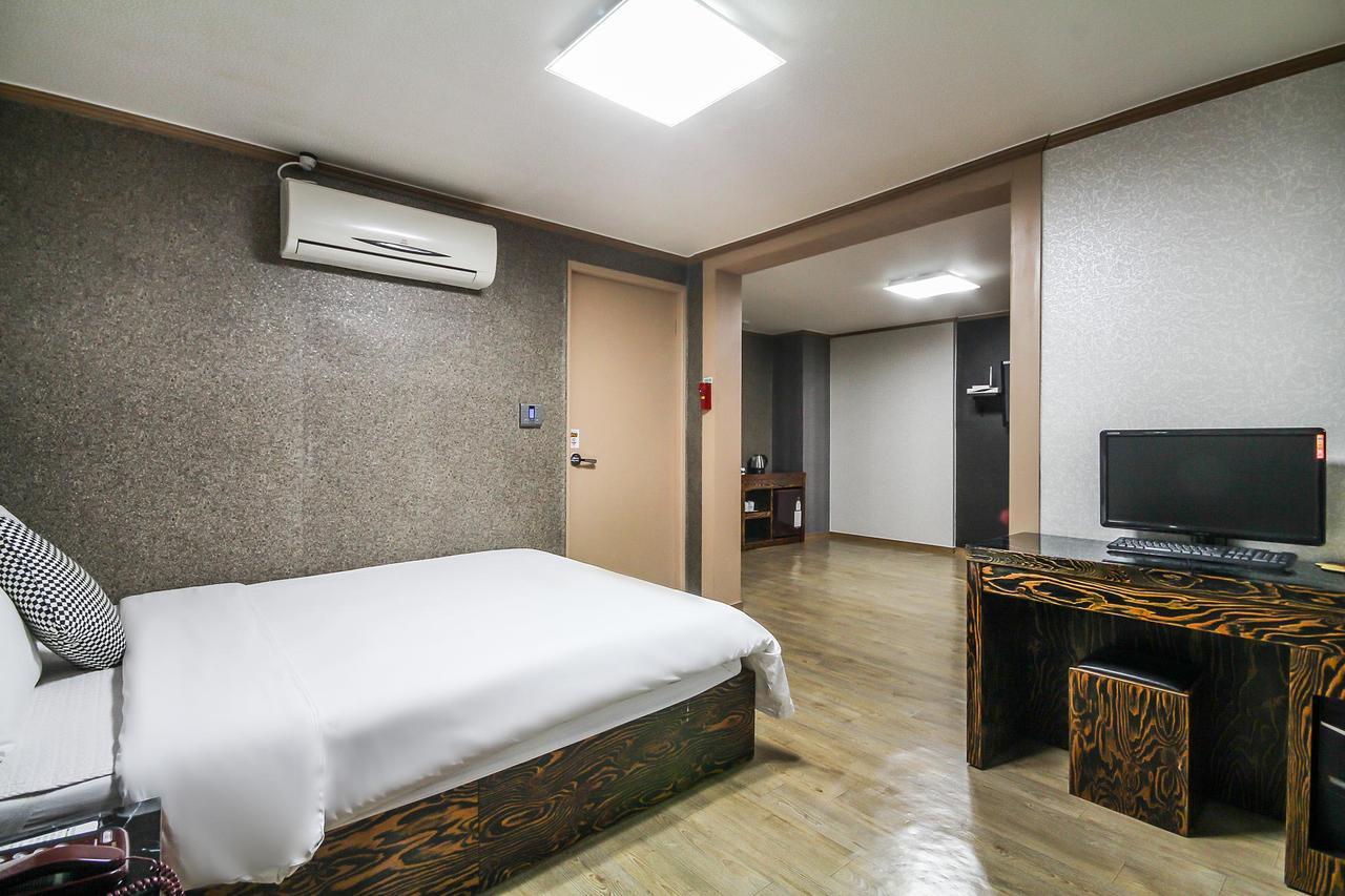 Hotel Lie Geoje Bagian luar foto
